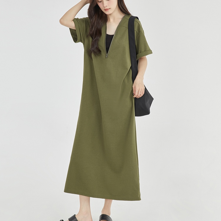 着痩せ効果のあるロングワンピース全身コーデ