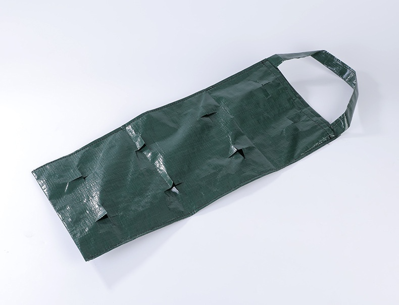 Praktický závěsný vak na pěstování jahod na terase