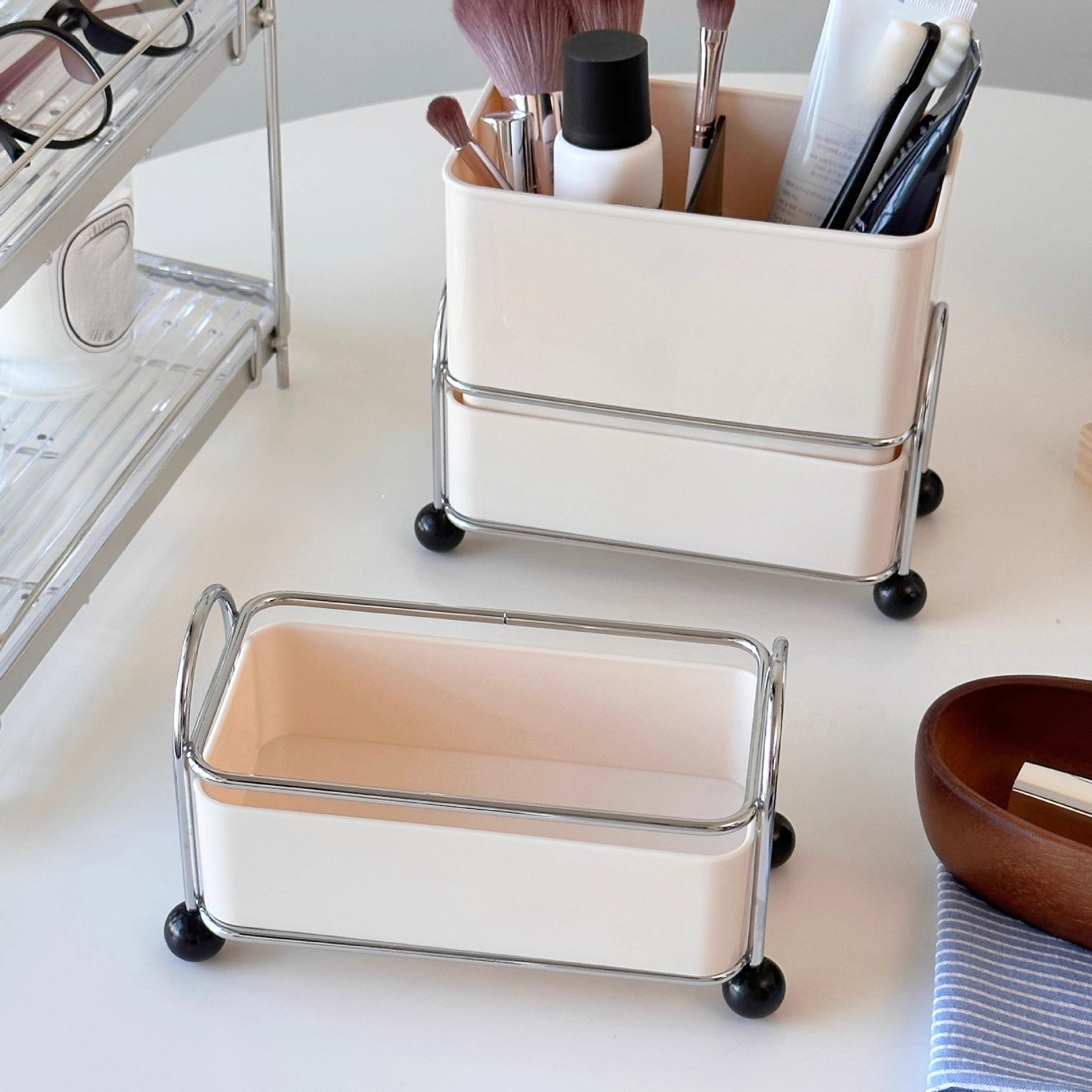 排水機能付きの化粧品収納ラック詳細