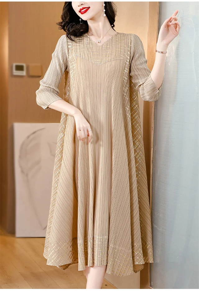 女性らしいラインを強調するAラインドレス