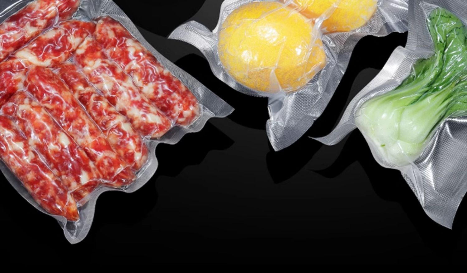 플라스틱 밀봉기로 식품 밀봉하는 모습