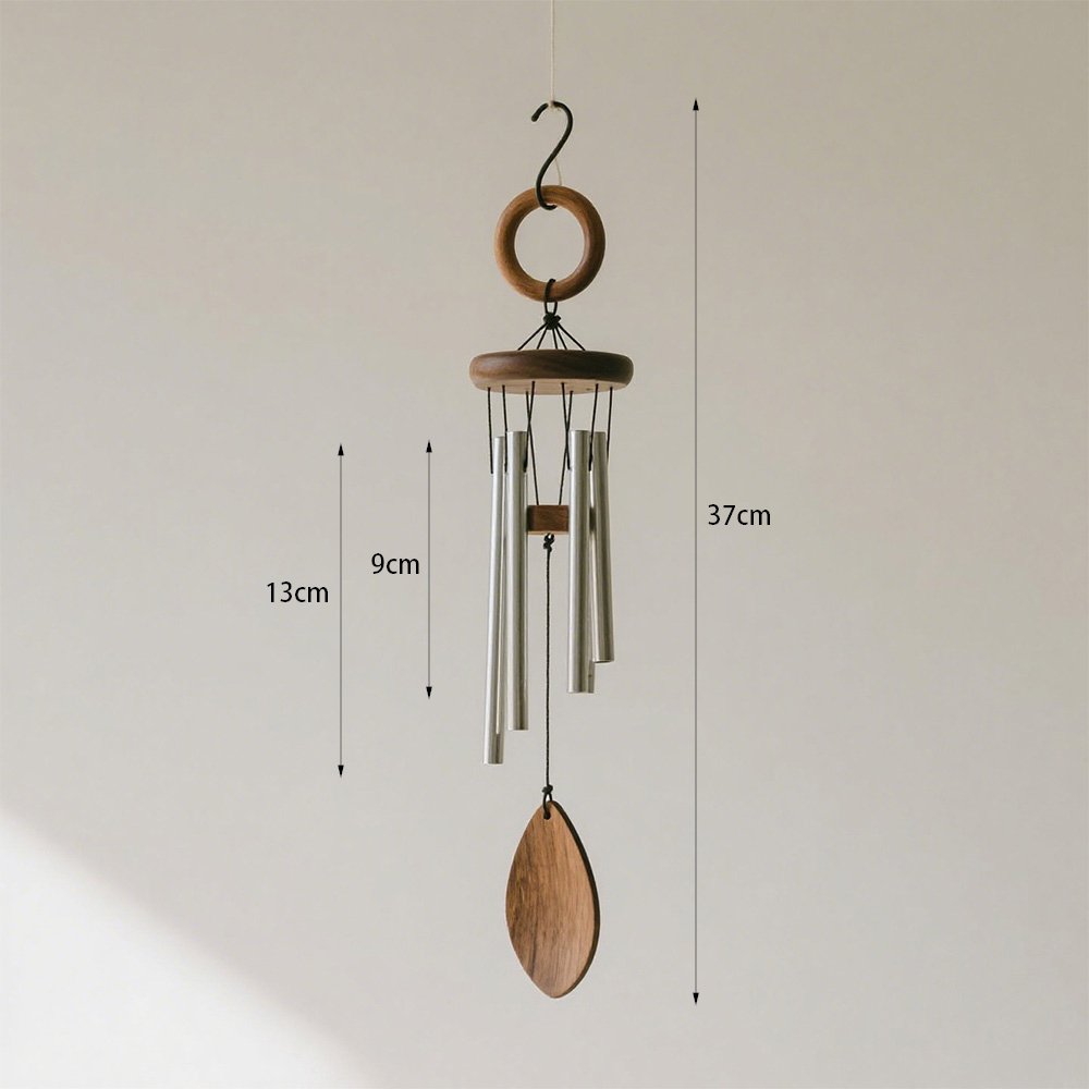 Designová ozdoba na zvonkohře na balkoně v ložnici