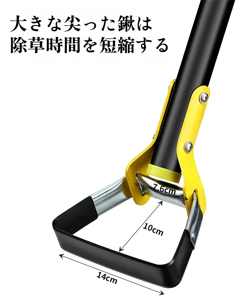 除草リングで簡単に雑草を除去する様子