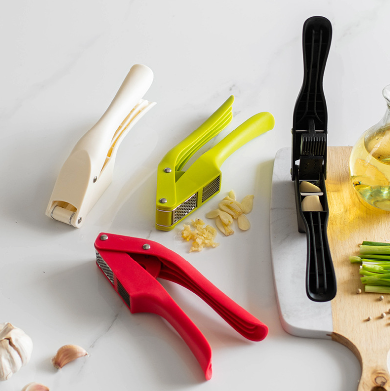 コンパクトな収納が可能なガーリックツール