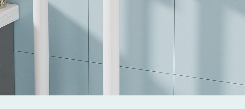 여러 개의 청소도구를 정리한 벽걸이 밀대걸이