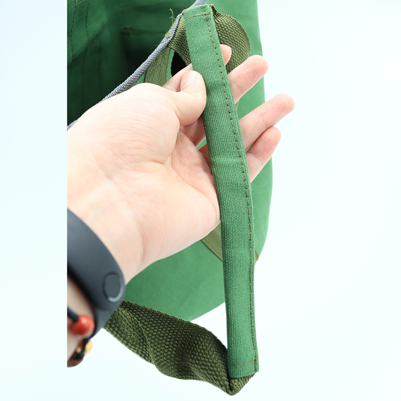 キャンバス素材の丈夫な収納袋