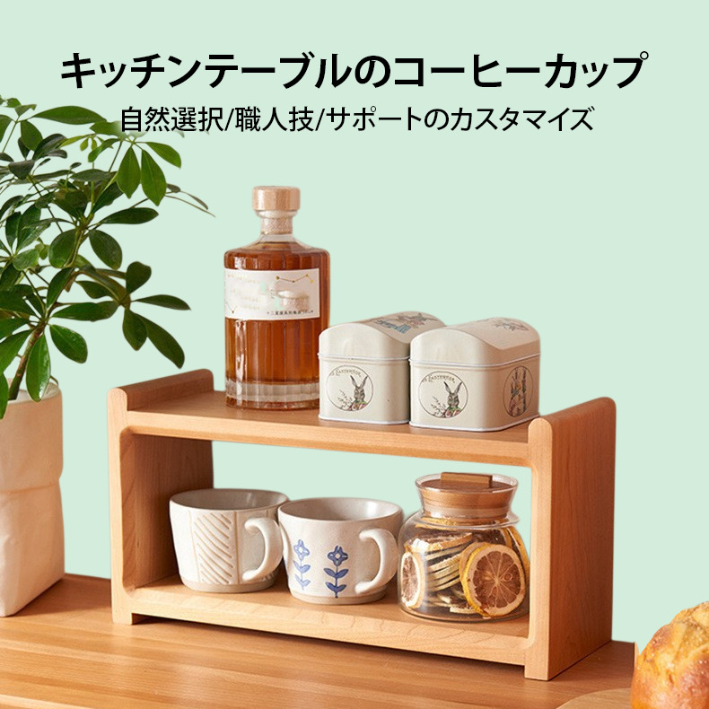 キッチンテーブルのコーヒーカップ