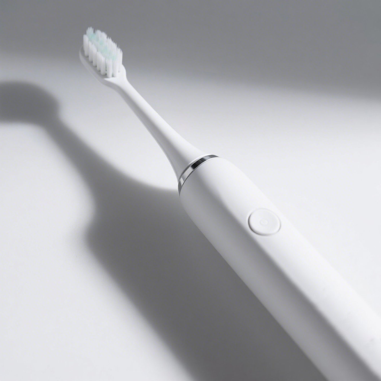 Dobíjecí elektrický zubní kartáček s moderním designem