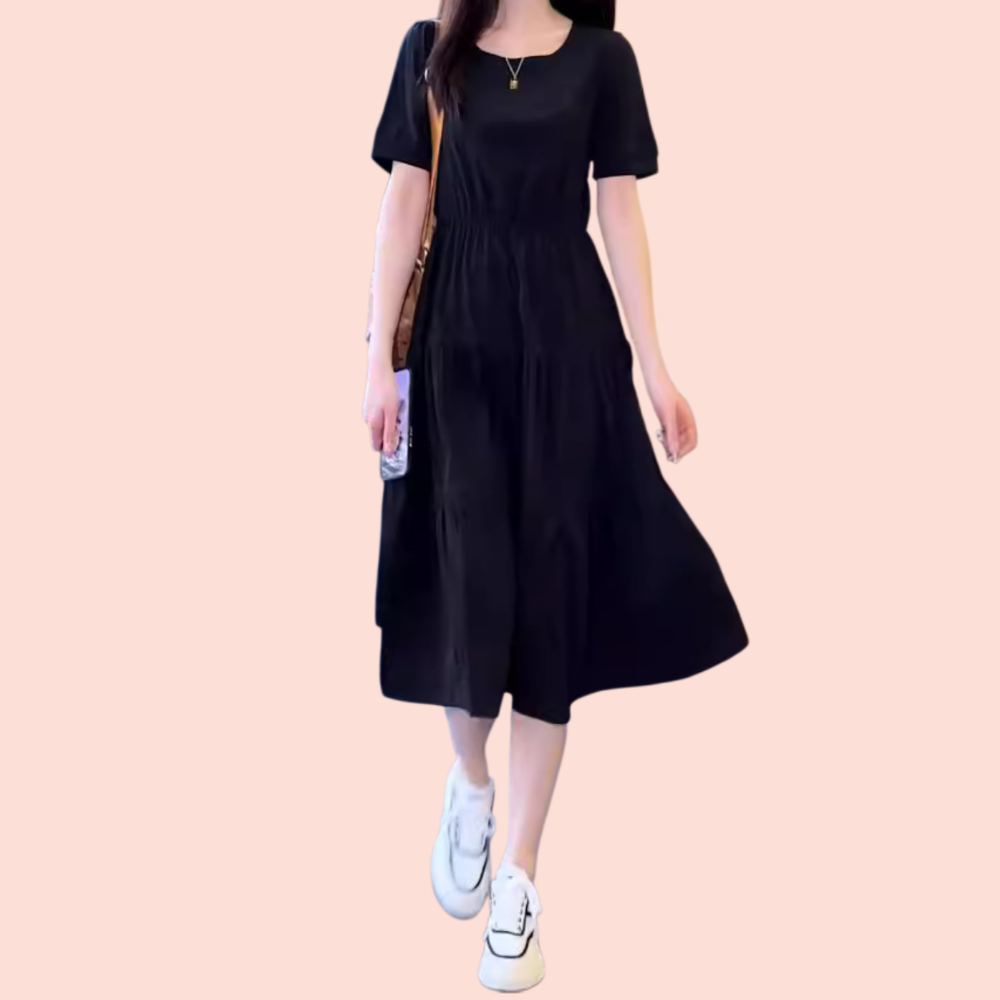 ミディアム丈のウエストを絞ったスリムなカジュアルドレス
