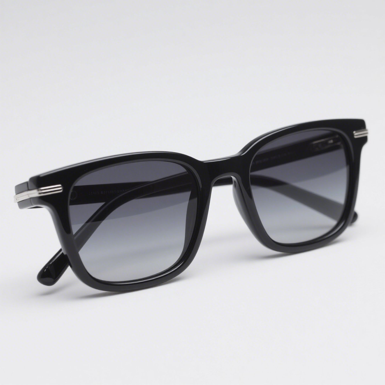 Detailní pohled na čočky slunečních brýlí s UV400