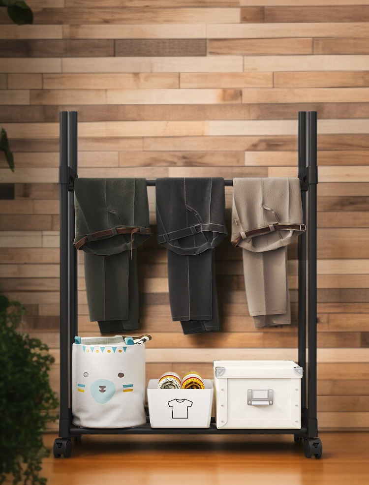 Úsporný věšák na oblečení vhodný na balkon