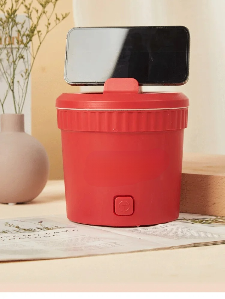 Wielofunkcyjny garnek elektryczny z gotującą się zupą