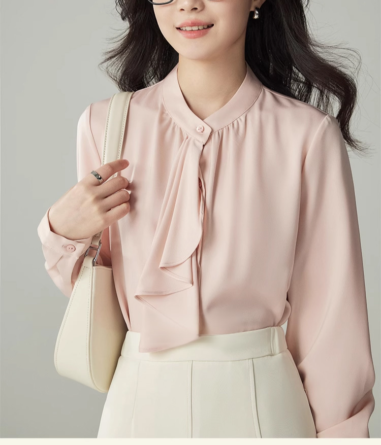 ボウタイ風ブラウス