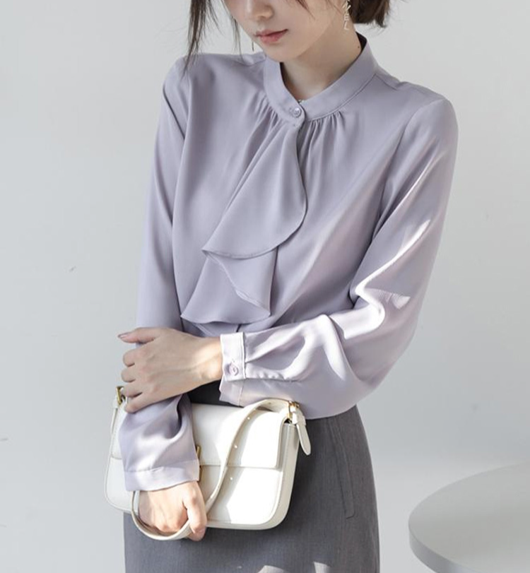 ボウタイ風ブラウス