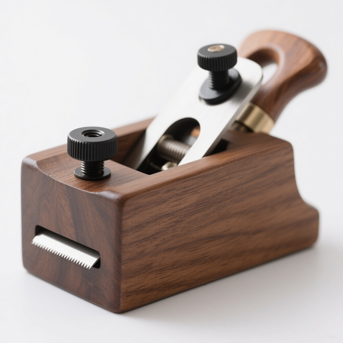 ブナ材のかんな、鋭く信頼できる