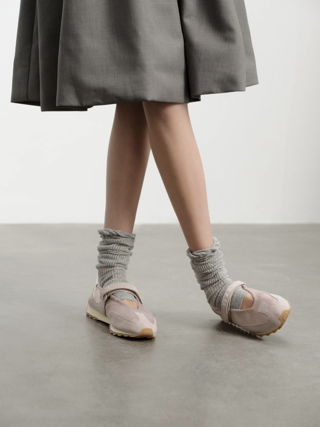 여성스러운 디자인의 통굽 발레 슈즈