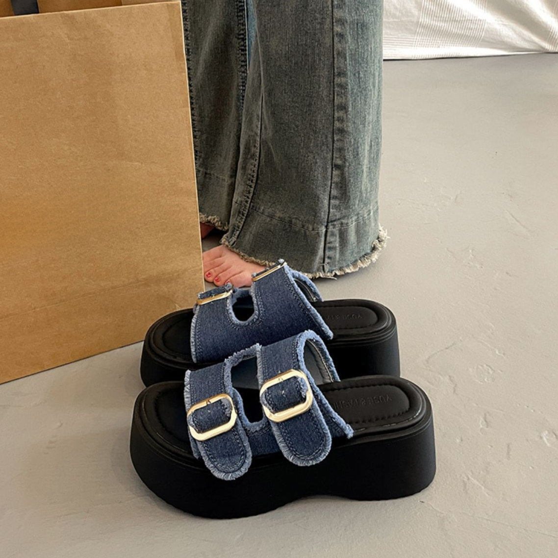 厚底ソールのデニムキャンバススリッパ横からの写真