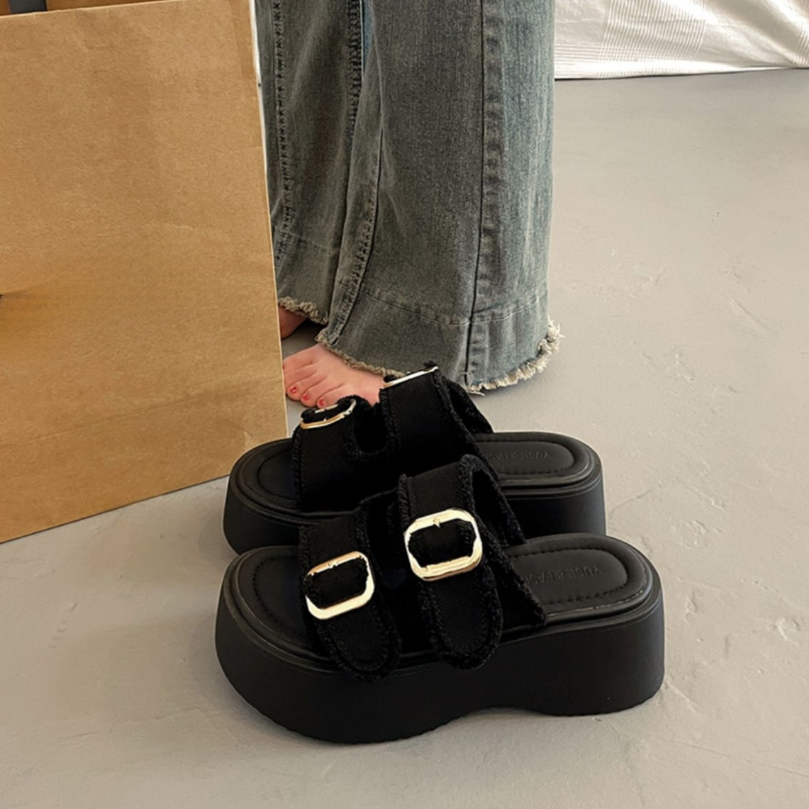 新作レディースシューズのファッションコーディネート