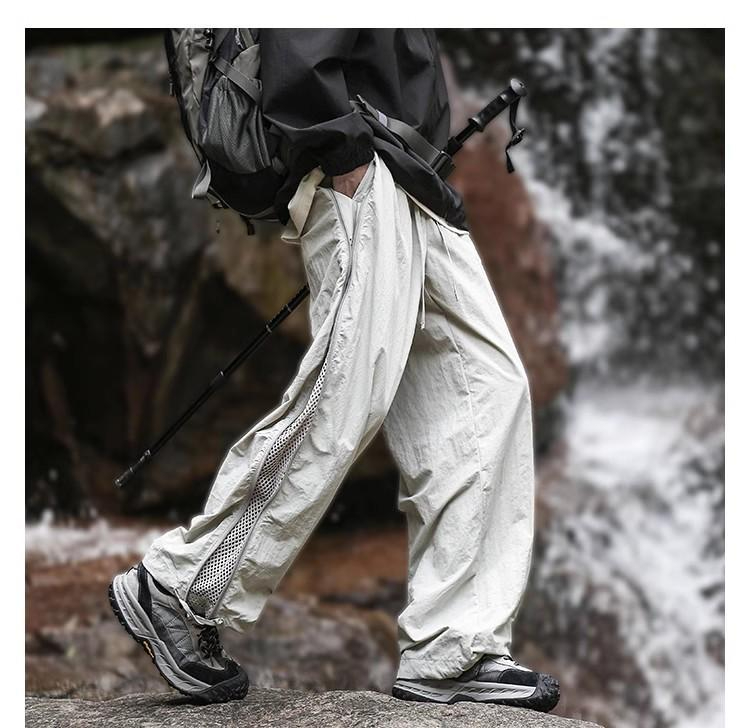 삼방 통풍 구조 남성 바람막이 팬츠 착용 이미지