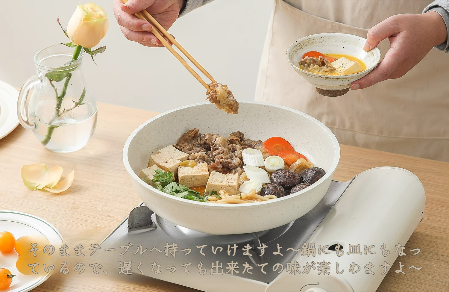 ガスコンロで使用中の平底フライパン