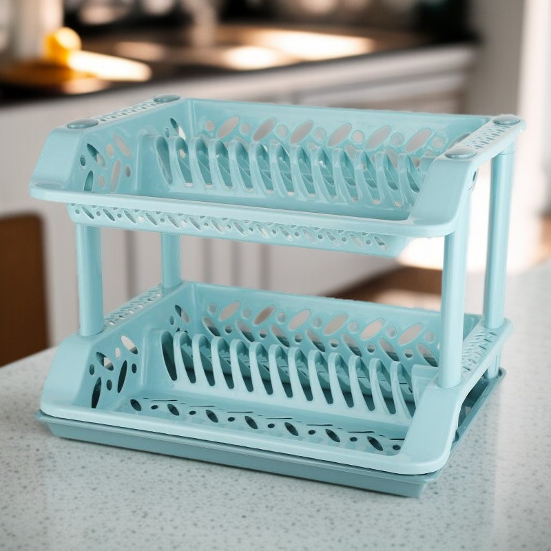 아스팔트 선반에 다양한 주방용품 정리