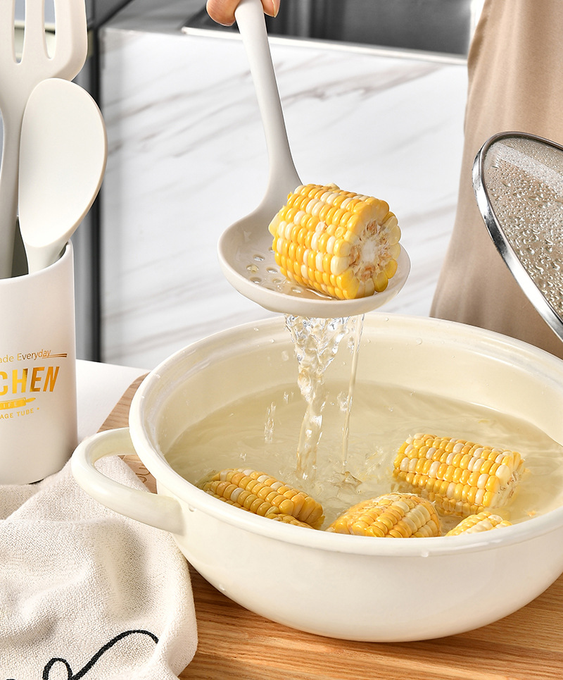 滑りにくいグリップ付きシリコーンヘラ