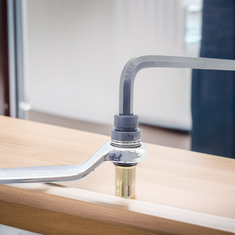 Outil robuste pour tirer les écrous à rivet sur plaque d'immatriculation