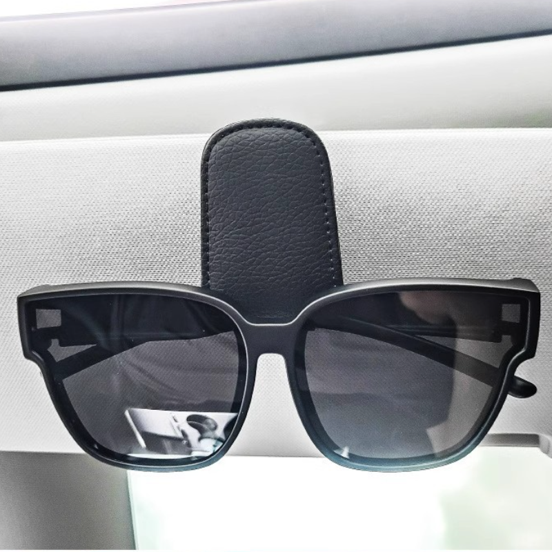 サングラスとカードを同時に収納するホルダー