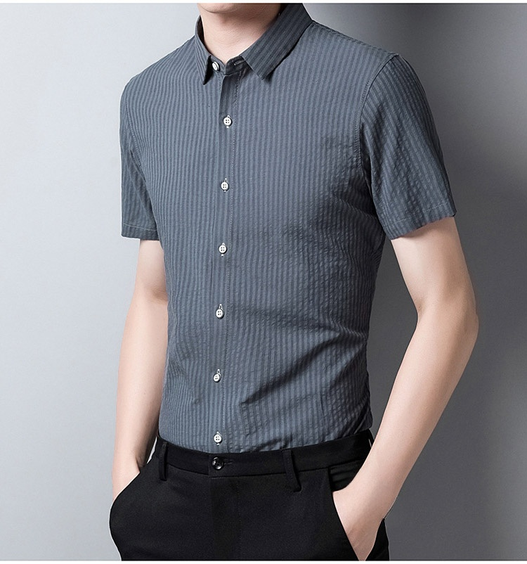 豊富なサイズ展開のストライプシャツ