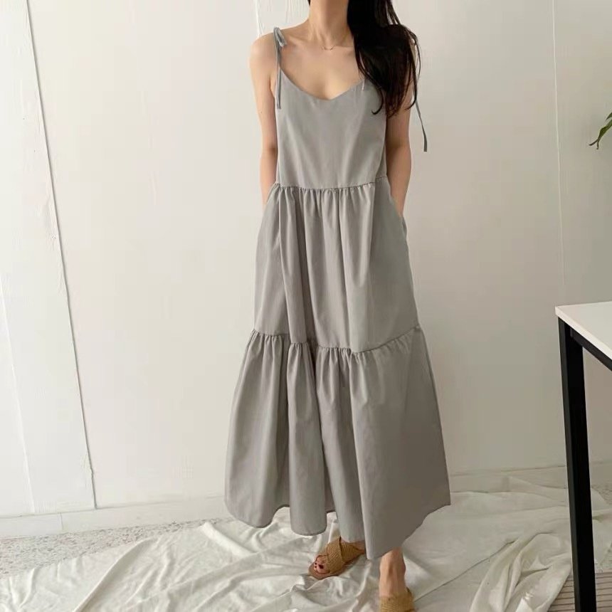 편안하게 입을 수 있는 루즈핏 브이넥 원피스