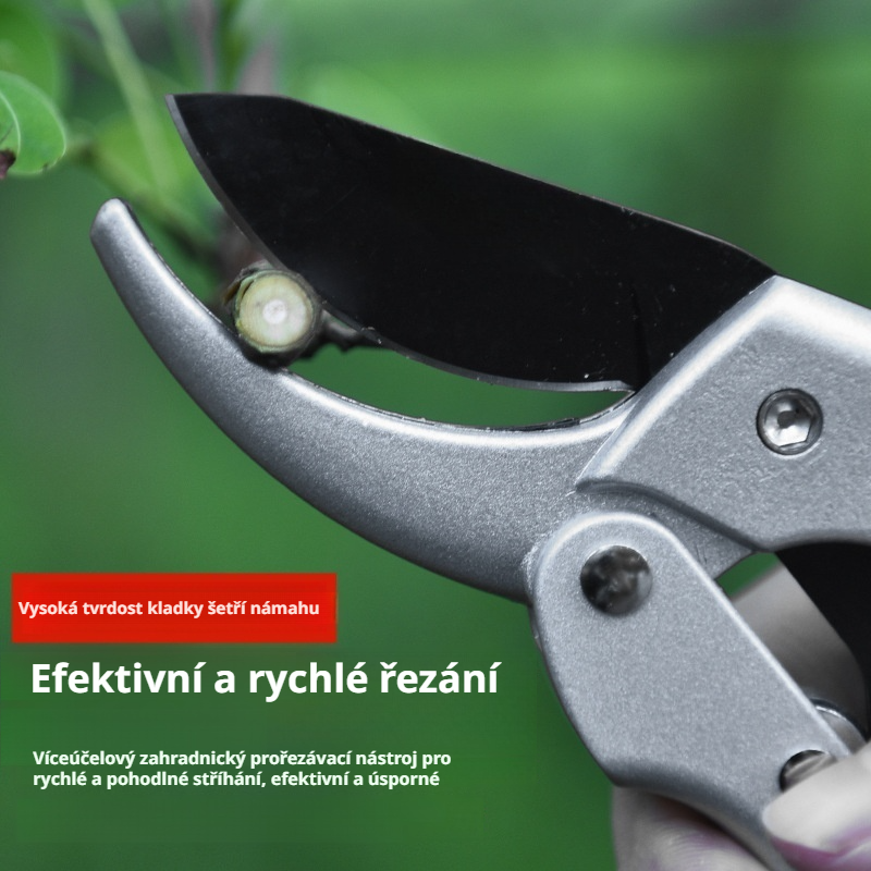 Zahradnické nůžky při stříhání květin