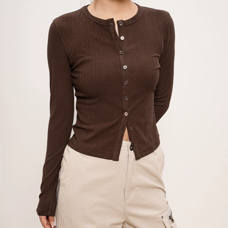 Wysokiej klasy okrągły kołnierz przycisk zewnętrzny dzianina koszulka kobieta