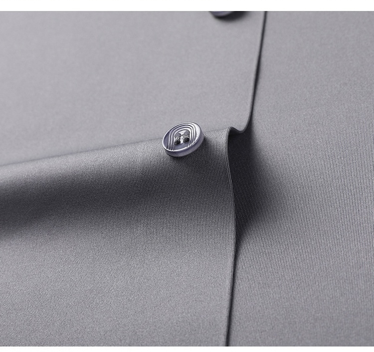 심플한 무지 디자인 남성 반팔 셔츠 클로즈업