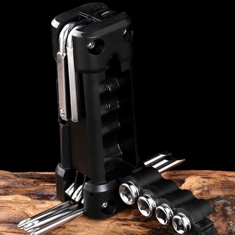 Sada multifunkčních přenosných klíčů