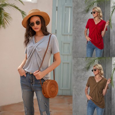 VネックTシャツ