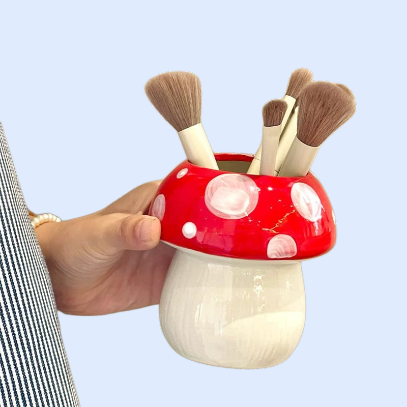 机の上にキノコが生えています～かわいい陶器のキノコのデスクトップ収納メイクブラシホルダーペンホルダー飾り