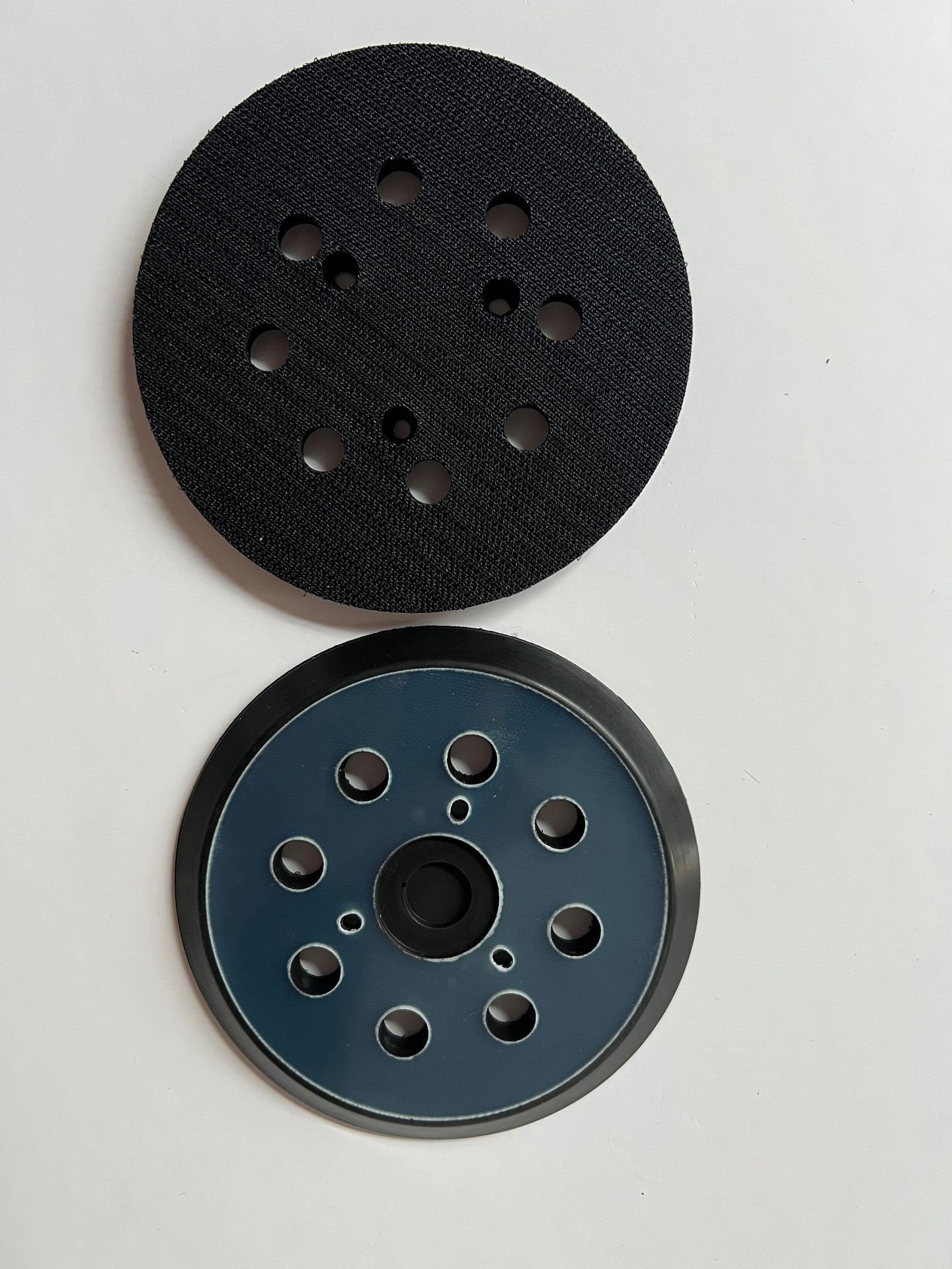 Self-adhesive sander tray for quick disc changes