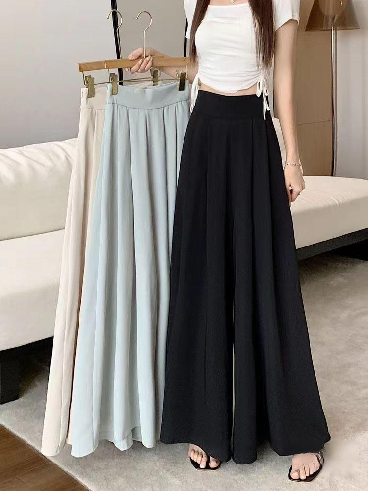 날씬해 보이는 핏의 여성 스커트 측면 이미지