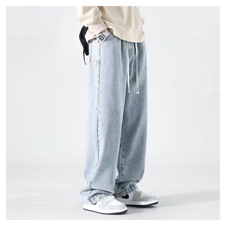 ルーズストレートシルエットのワイドジーンズ