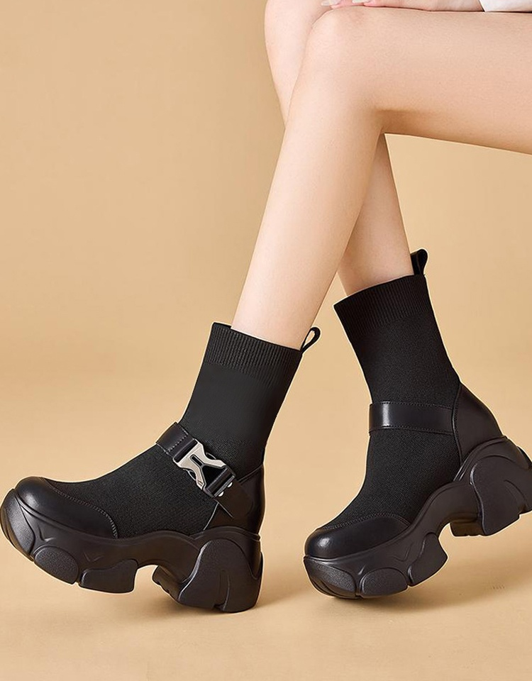 フライニットと本革の異素材スニーカーブーツ