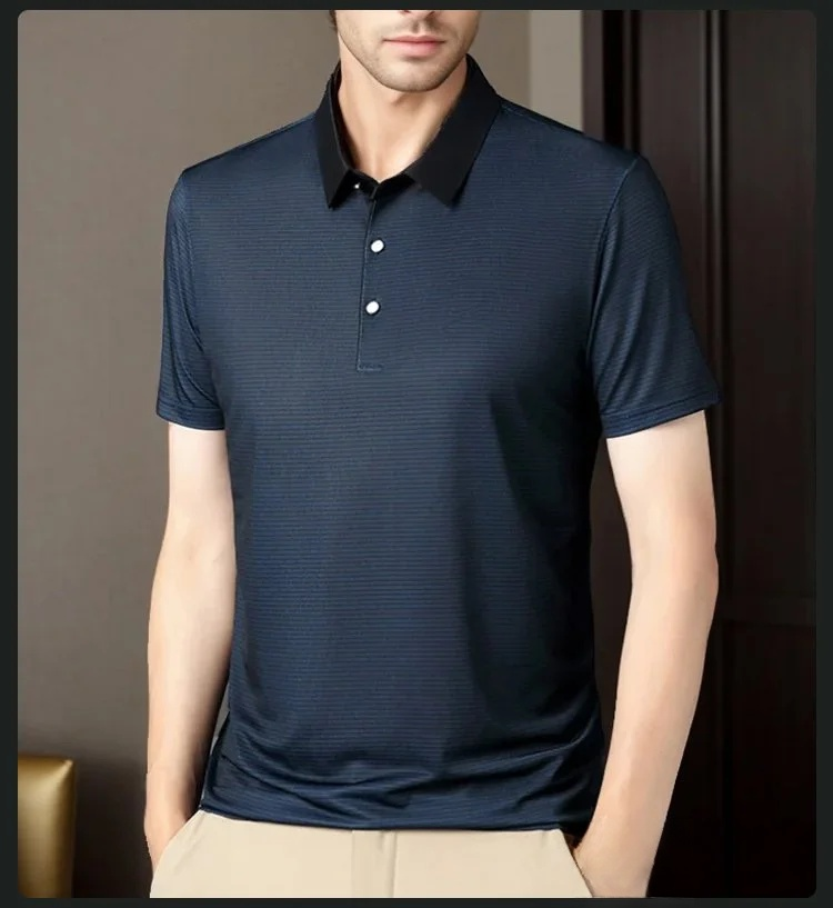 깔끔한 스트라이프 패턴의 남성 폴로티