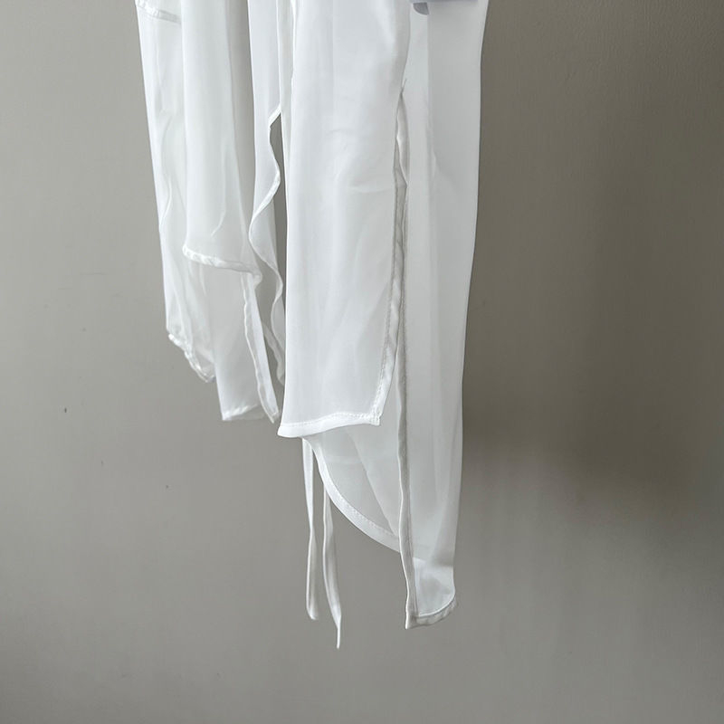 軽量で持ち運びやすい小さなカーディガン