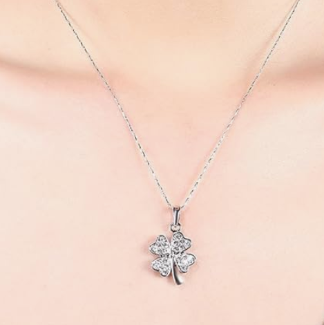 四つ葉のクローバーネックレス