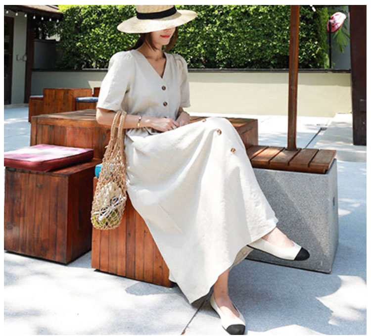 半袖VネックAラインワンピース着用イメージ