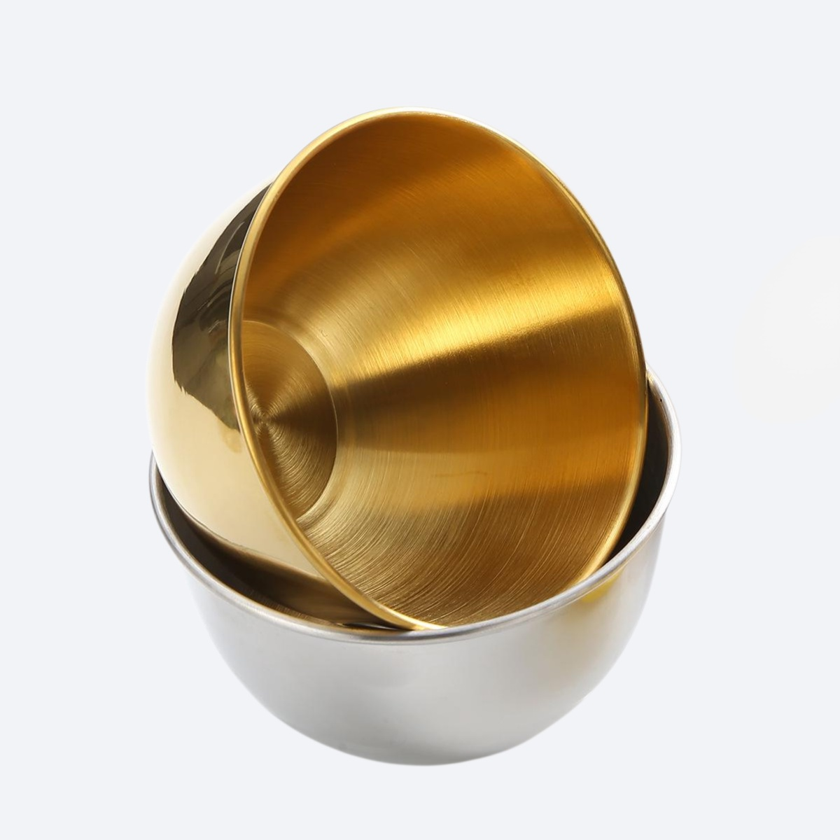 ステンレスソースで味付けしたボウル