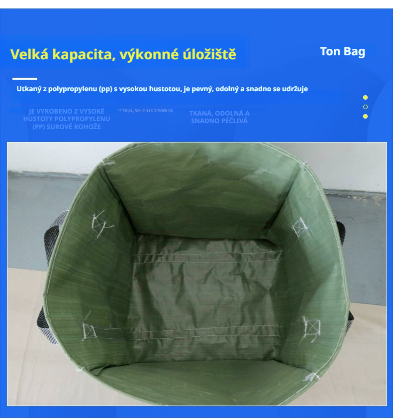 Použití velkého pytle při úklidu zahrady