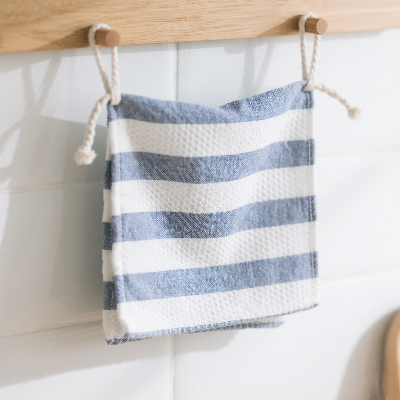 青と白の縞模様のぼろ布全体写真