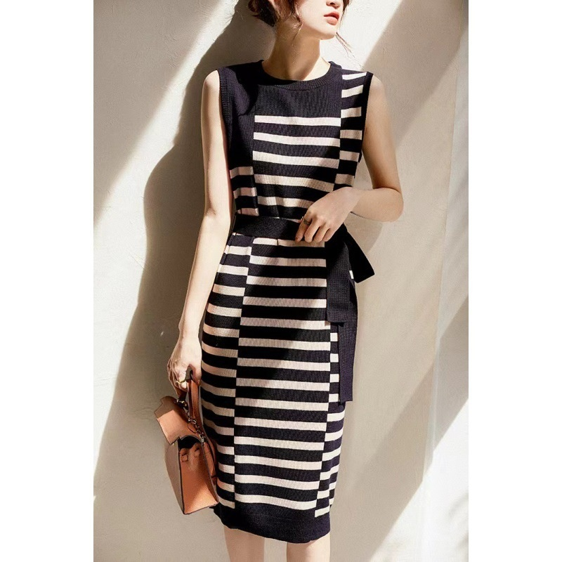 소매 없이 짠 원피스 드레스