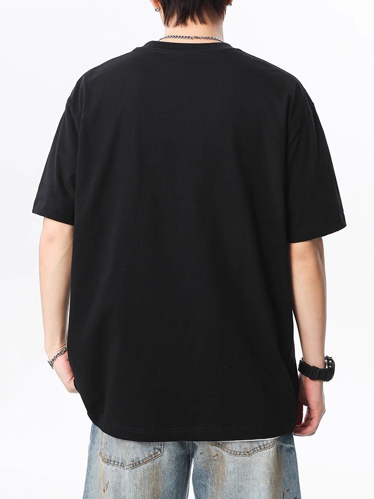 ゆったりとした無地の丸襟半袖の男性用タイツです