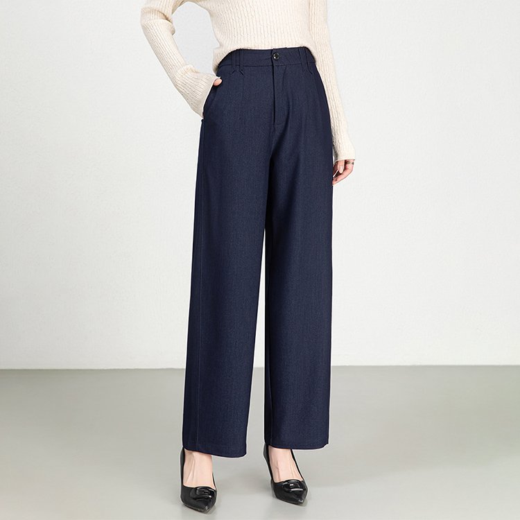 新作のラメ入りドレープデニムパンツ